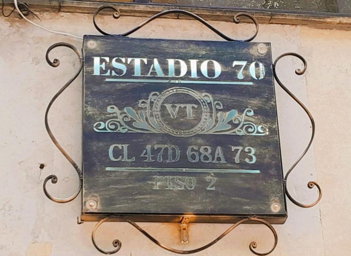 Estadio 70 Medellin Bagian luar foto